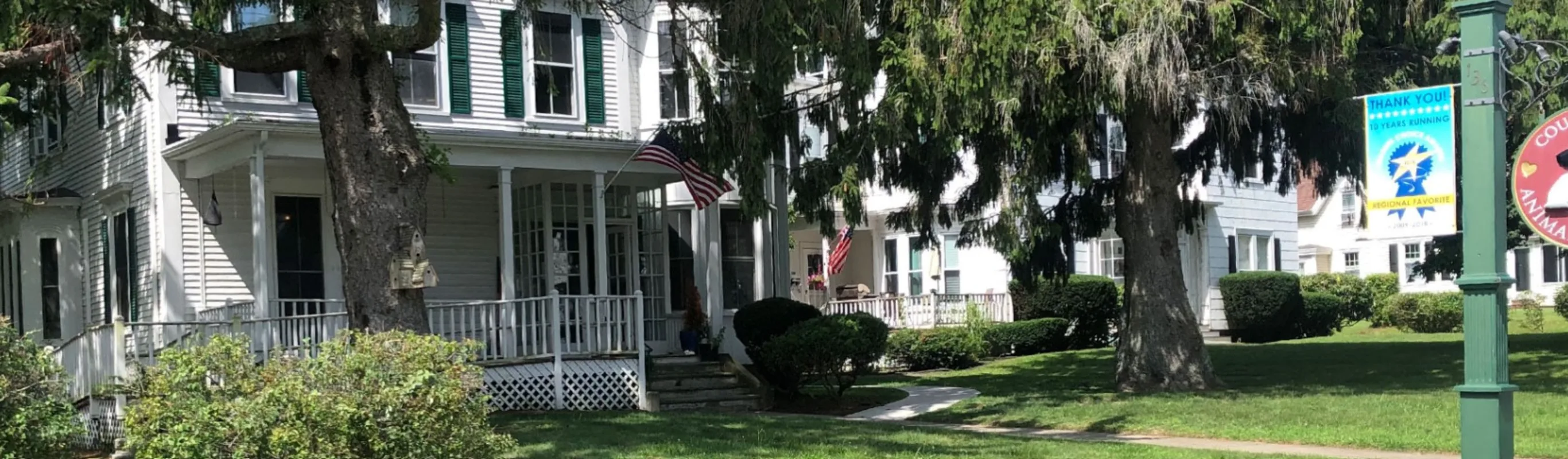 Court Street Animal Hospital Exterior and Lawn